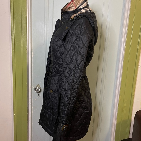 Burberry Jacket ( Pre-loved ) - Picture 9 of 10
